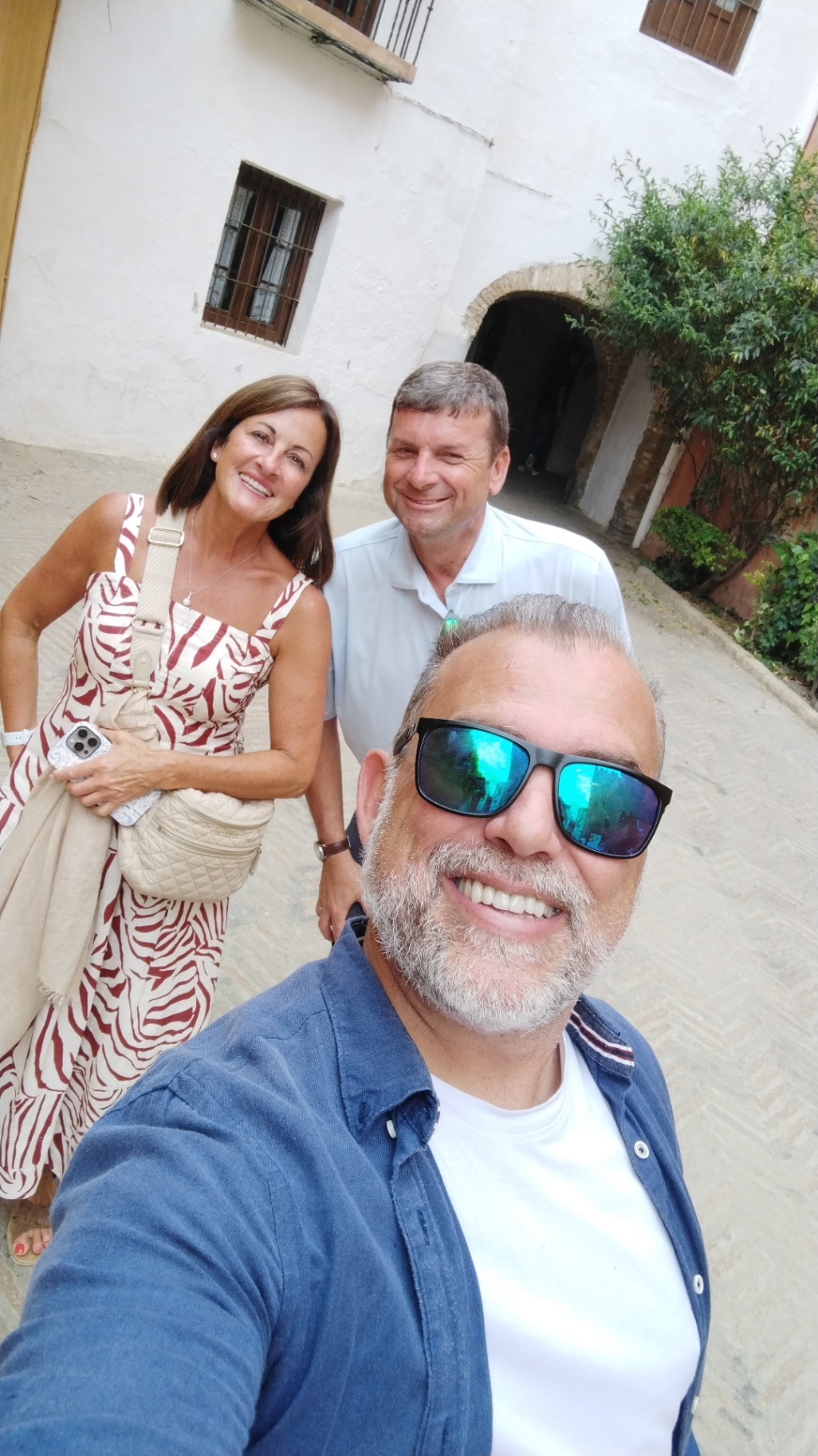 Johnny with a couple in a whitewashed Sevillian patio