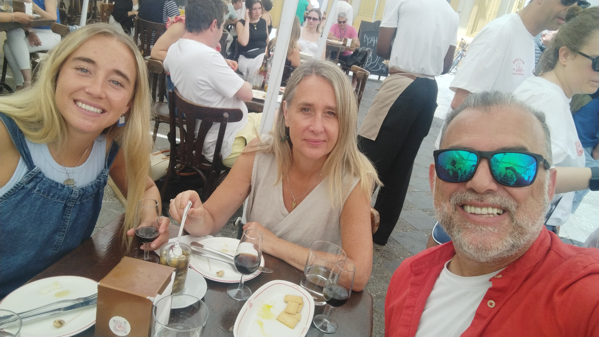 Tapas and wine with guests in Seville