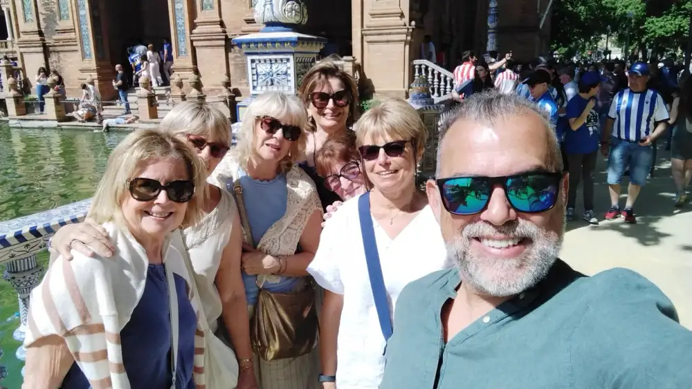 Group photo at Plaza de España fountain